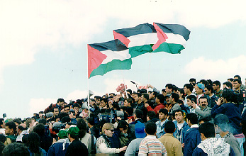 Photo: demonstrators and journalists