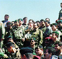 Photo: Arafat talks to the students.