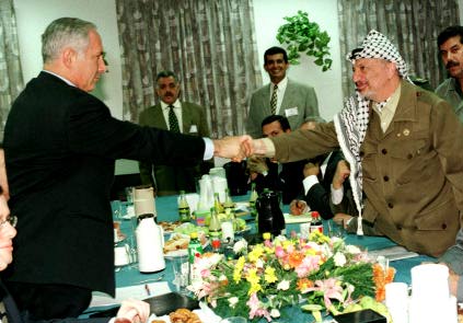 Photo: Arafat and Netanyahu shake hands for the first time