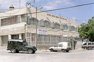 Photo: Settler information center and jeep near the Ibrahimi Mosque